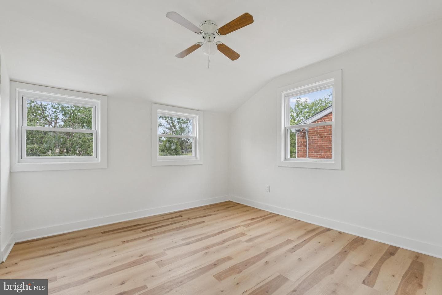 24 55th Street NE photo 20