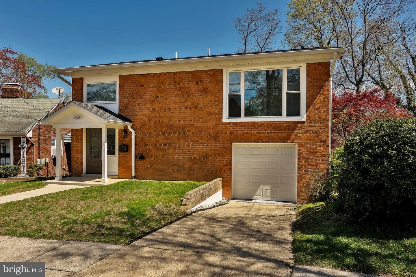 3651 Highwood Drive SE photo 3