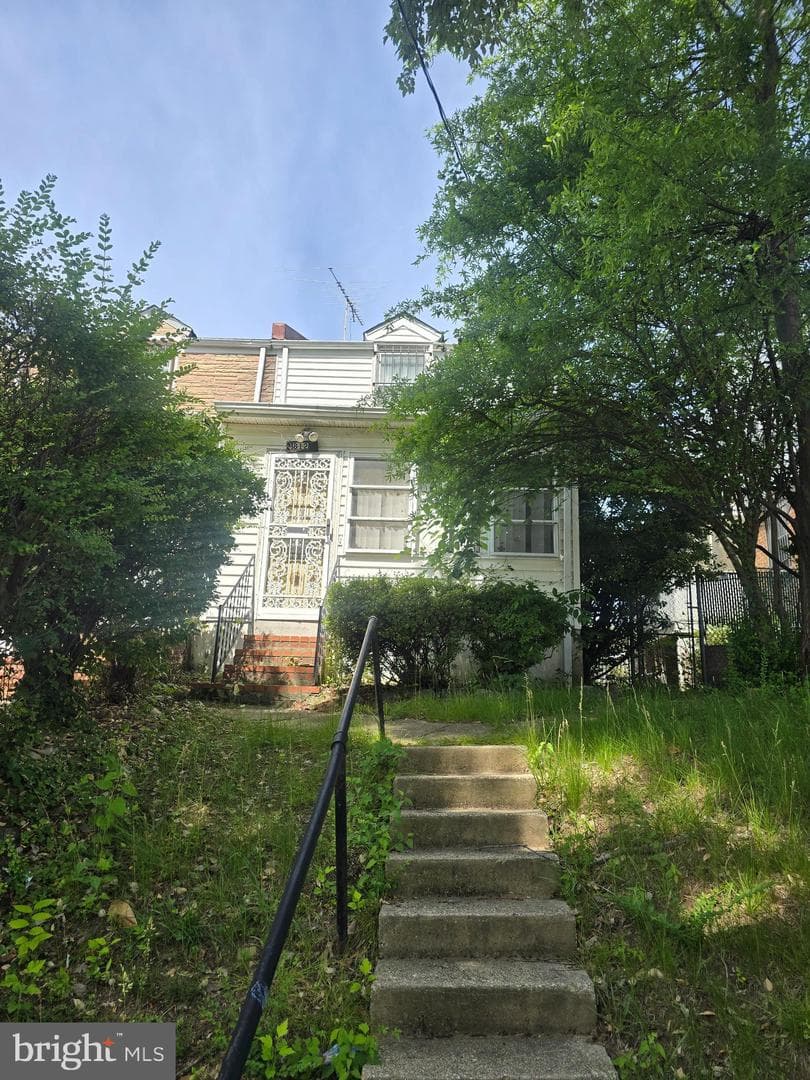 812 Division Avenue NE
