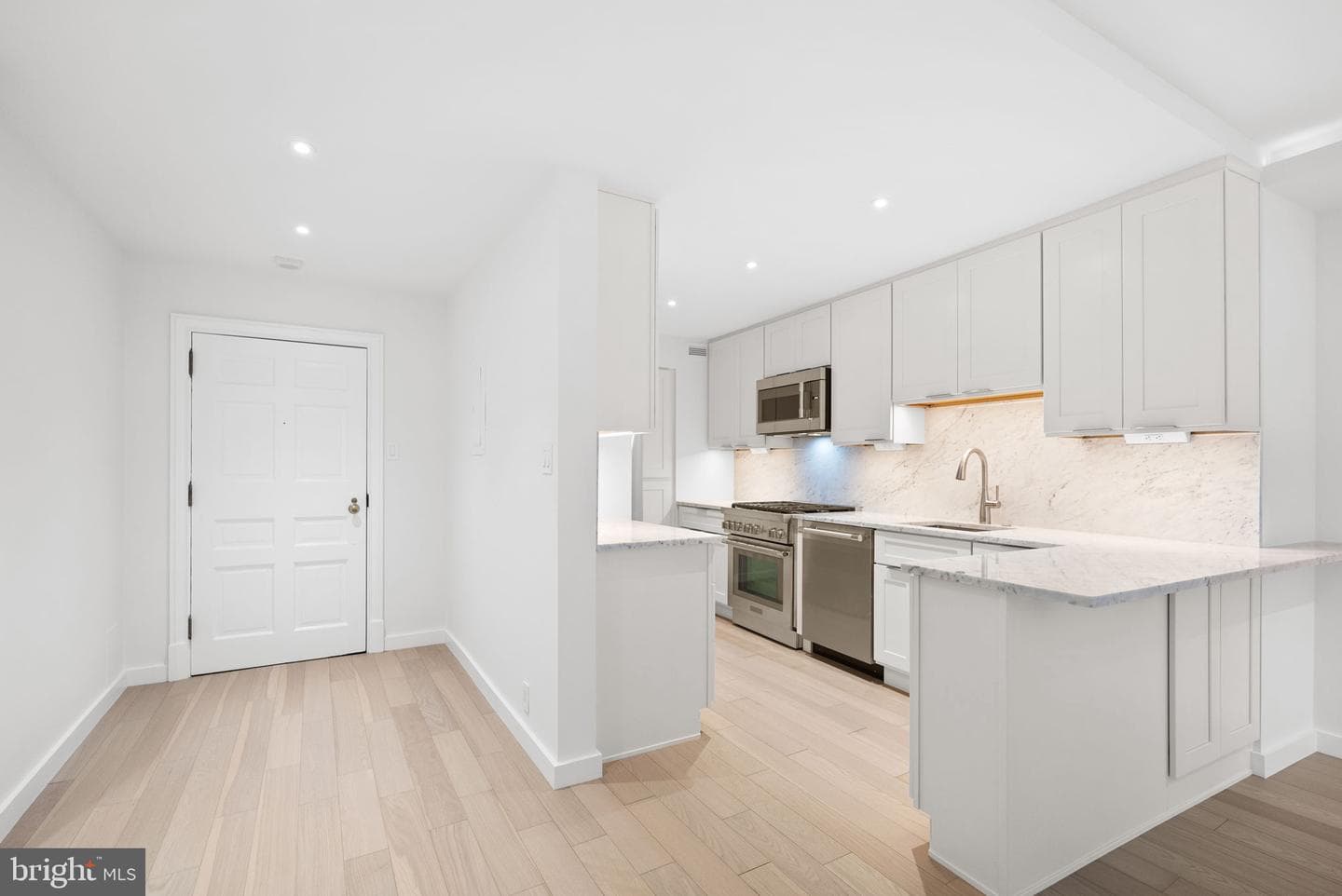 700 New Hampshire Avenue NW #303 photo 29