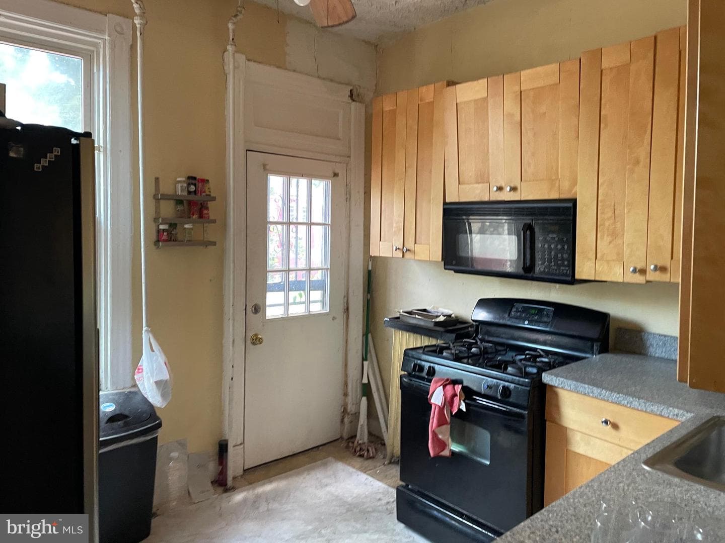 604 Irving Street NW photo 8