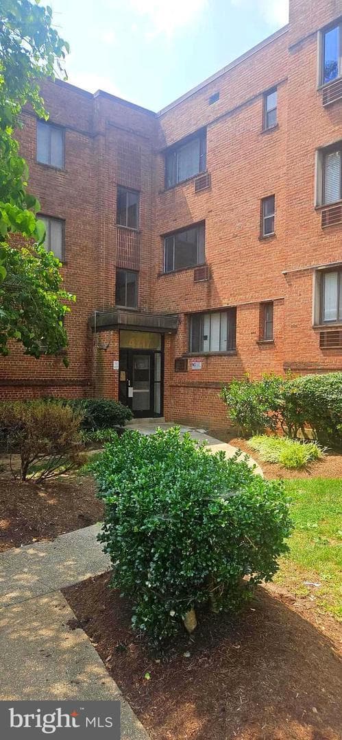 4717 1st Street SW #303, Washington