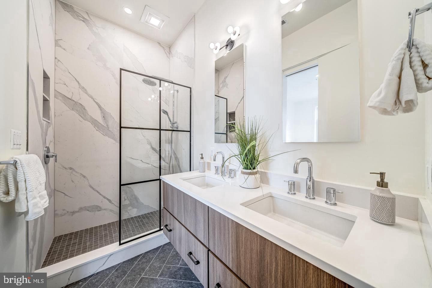 442.5 R Street NW #b photo 16