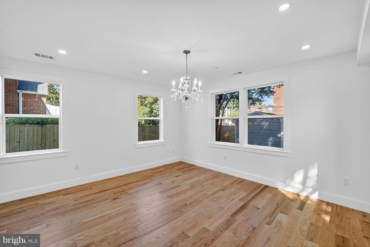 1516 Evarts Street NE photo 15