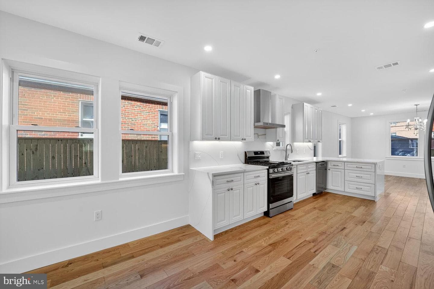 1516 Evarts Street NE photo 7