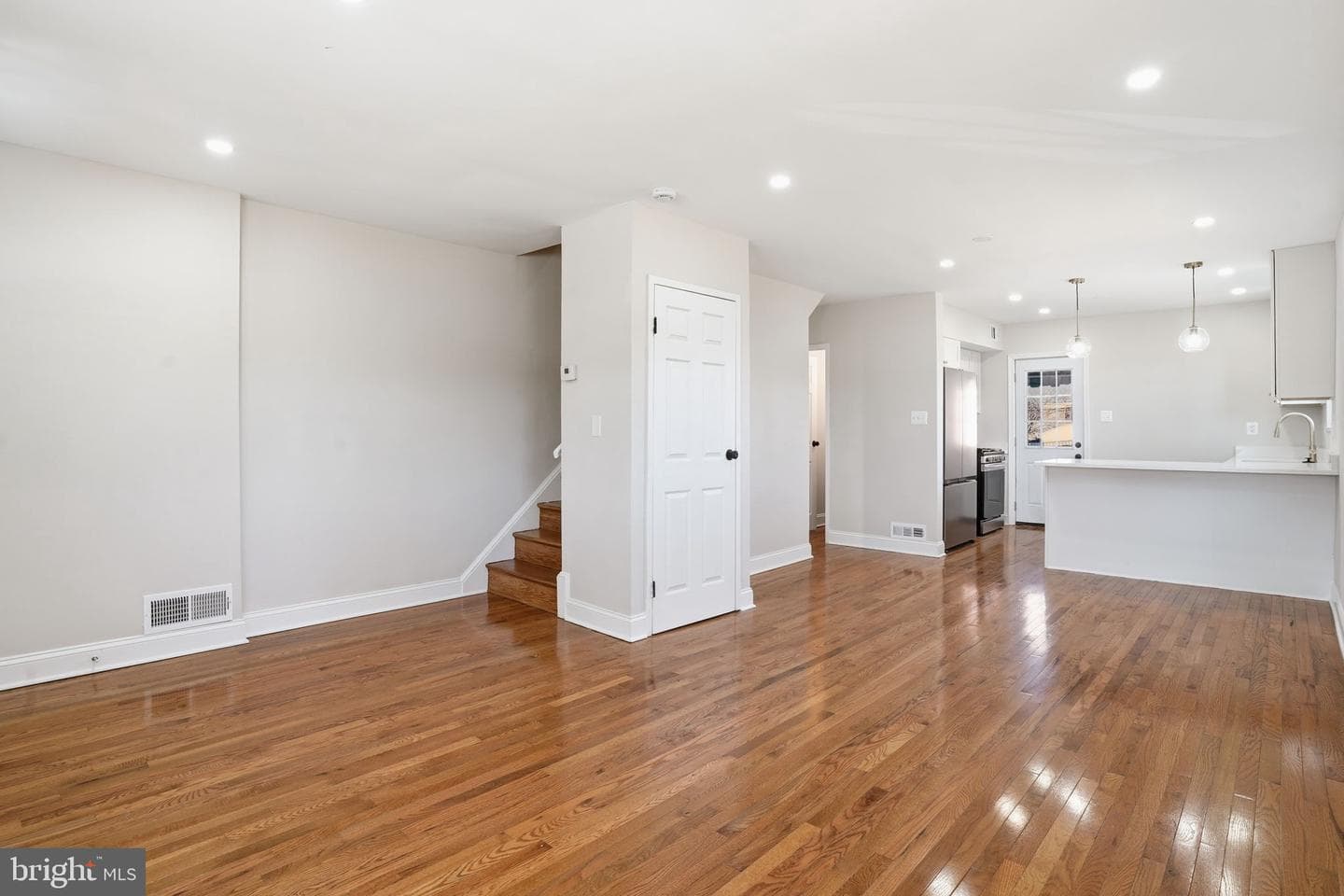 5916 8th Street NE photo 3