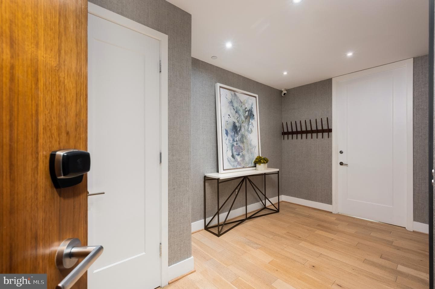 45 Sutton Square SW #306 photo 2