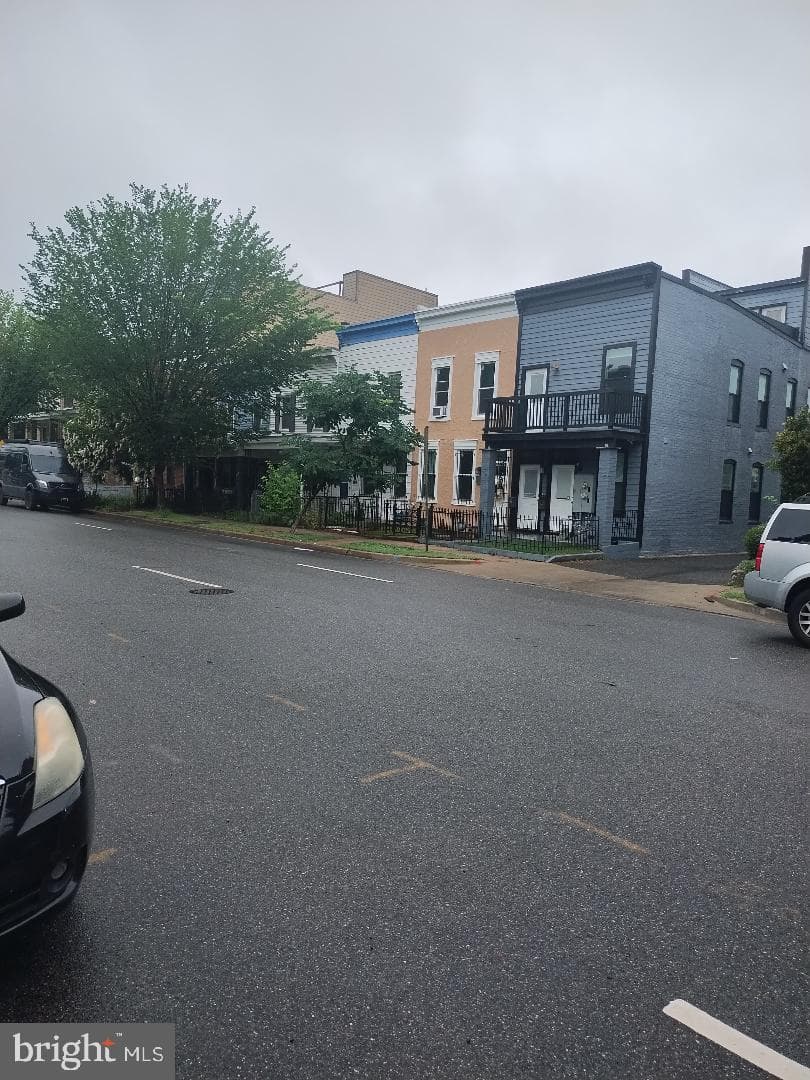 1718 Independence Avenue SE photo 2