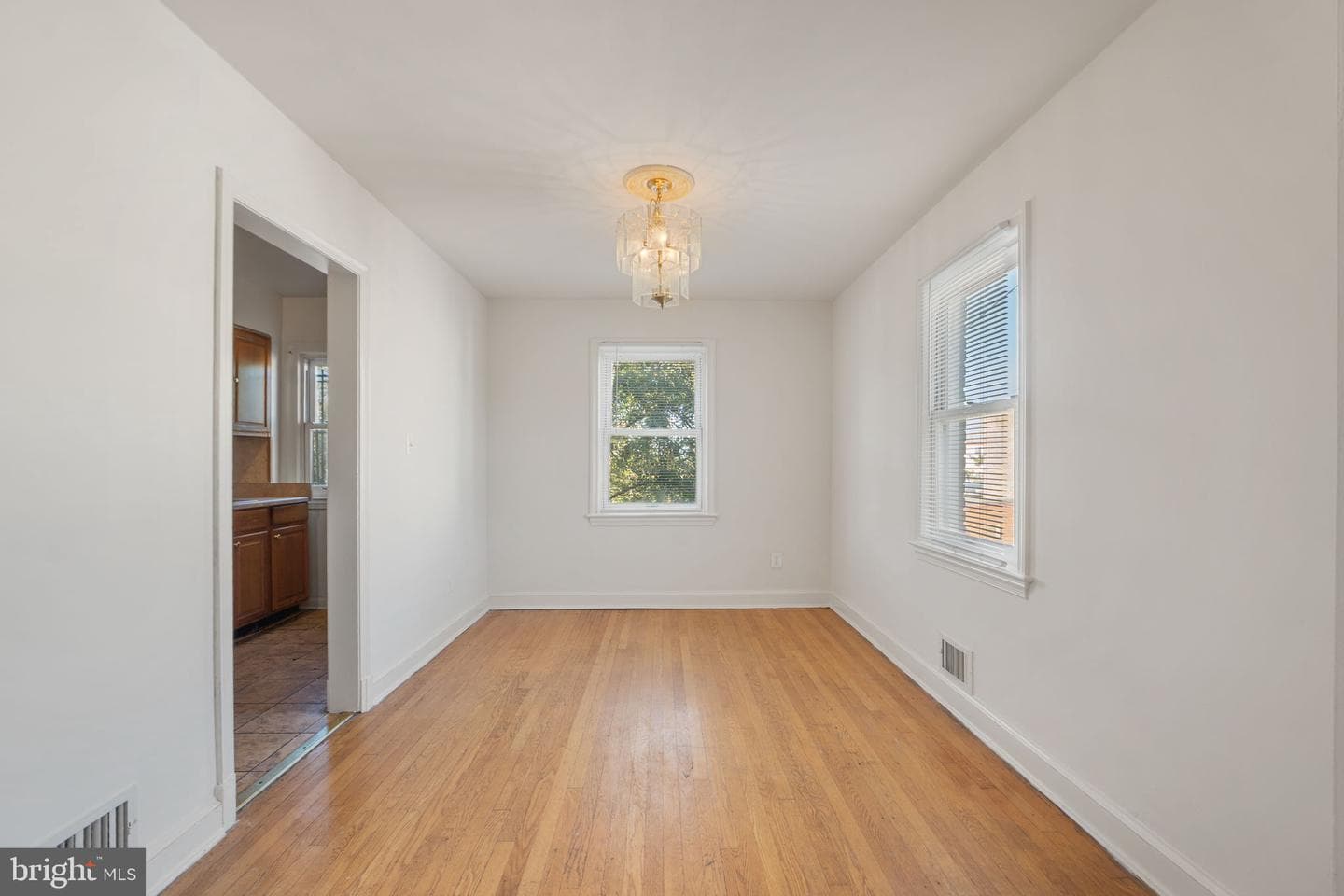 46 Burns Street NE photo 9