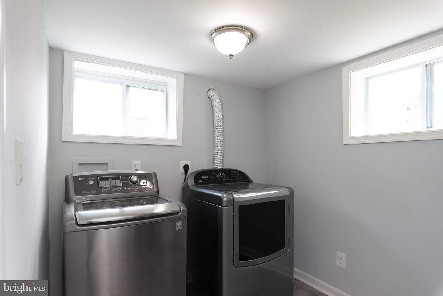 5513 Jay Street NE photo 15