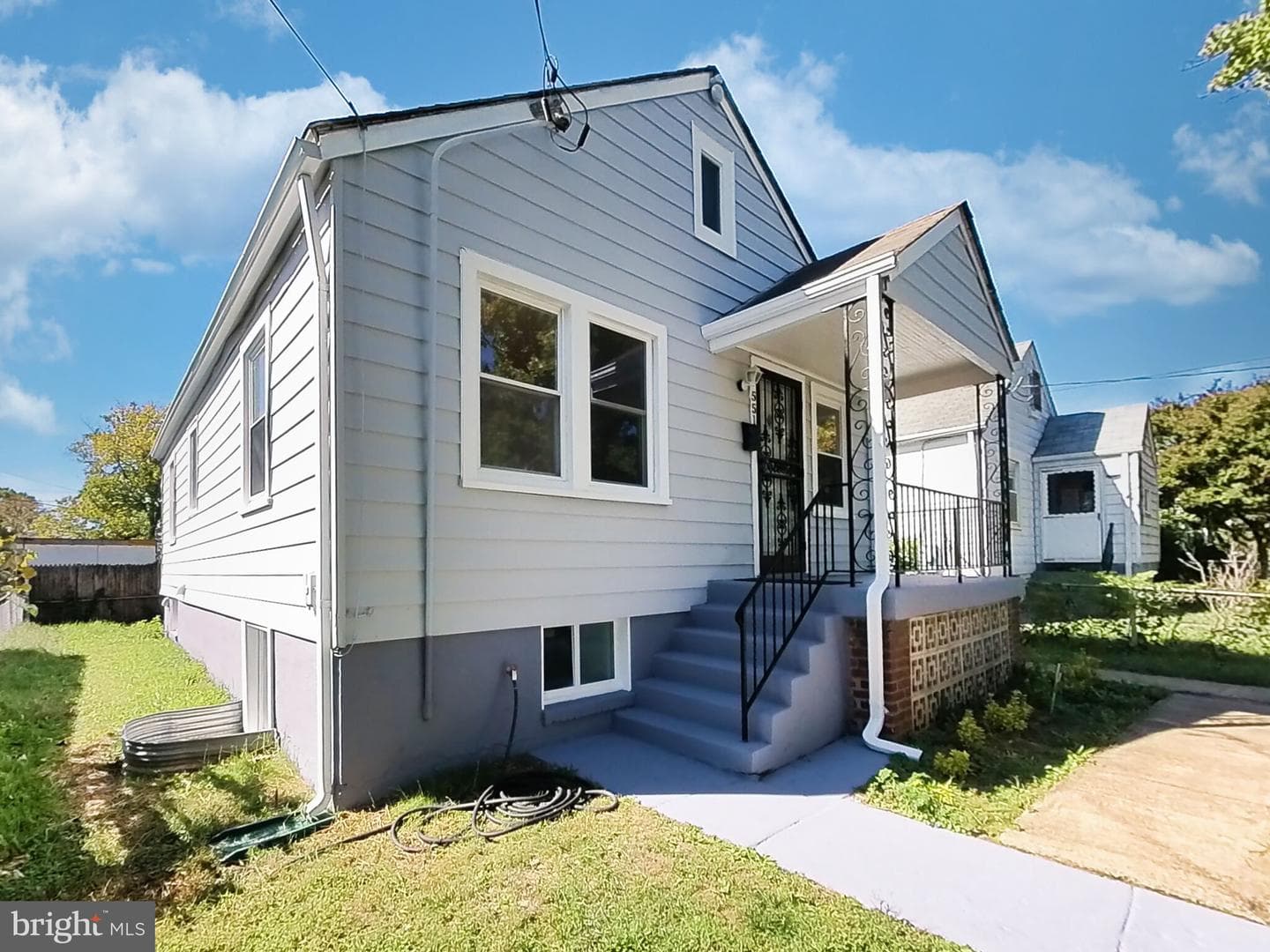 5513 Jay Street NE photo 2