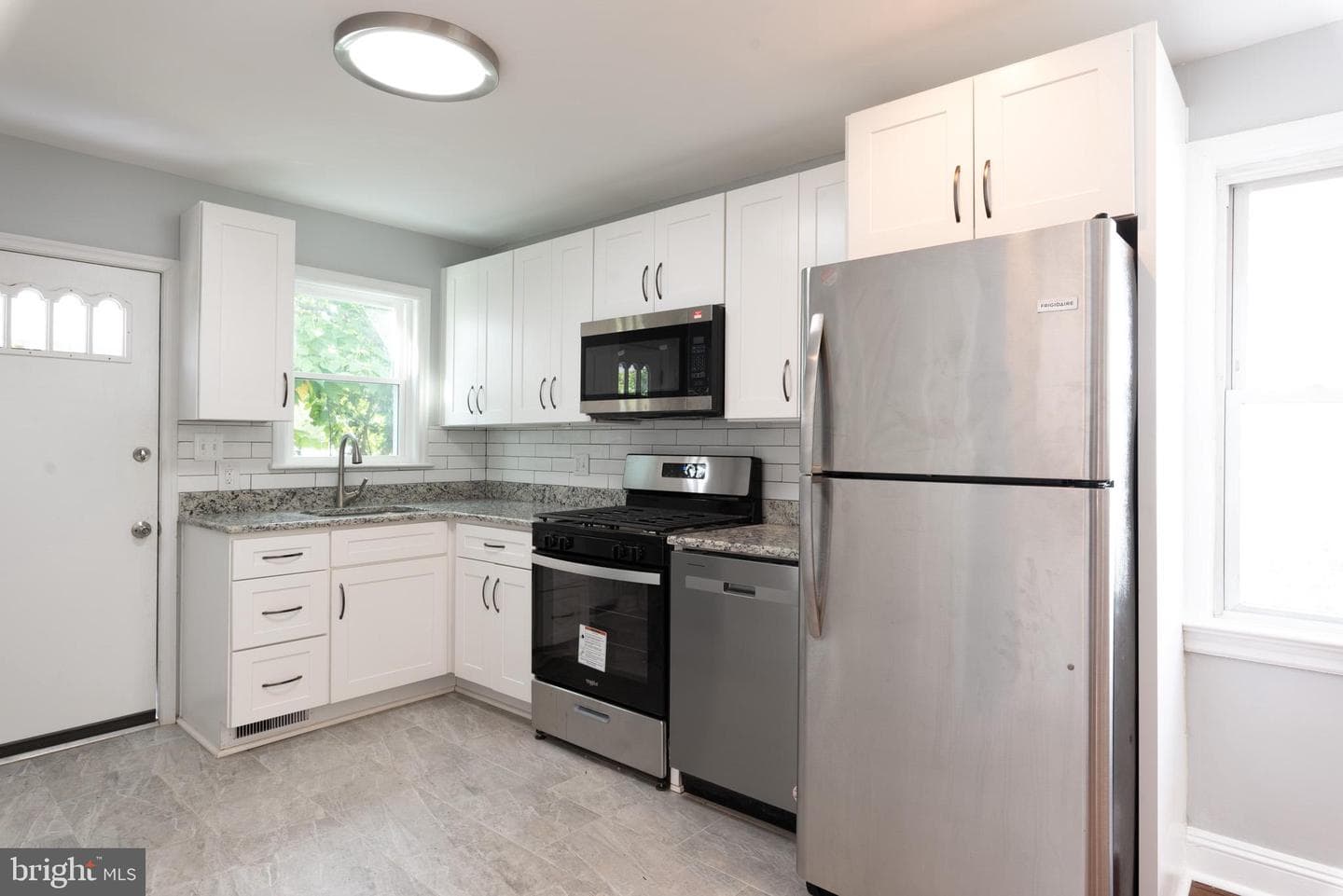 5513 Jay Street NE photo 7