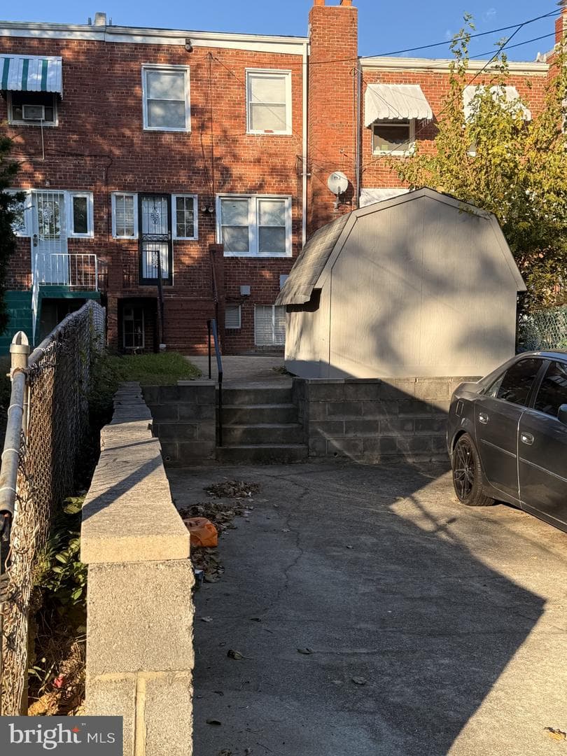 1343 Queen Street NE photo 6