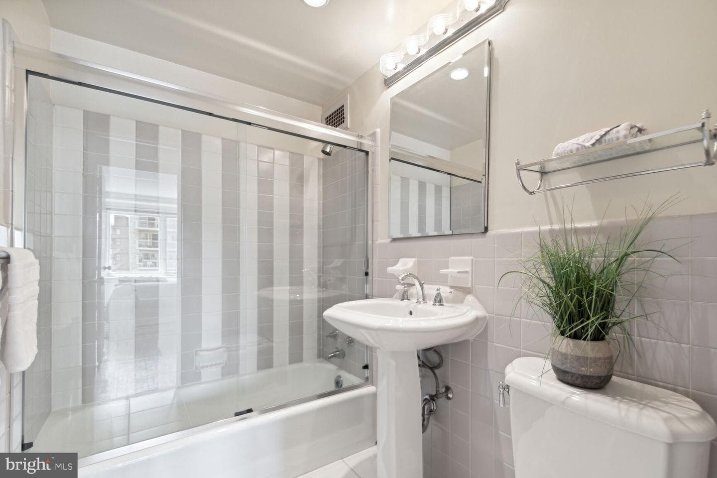 2475 Virginia Avenue NW #721 photo 18