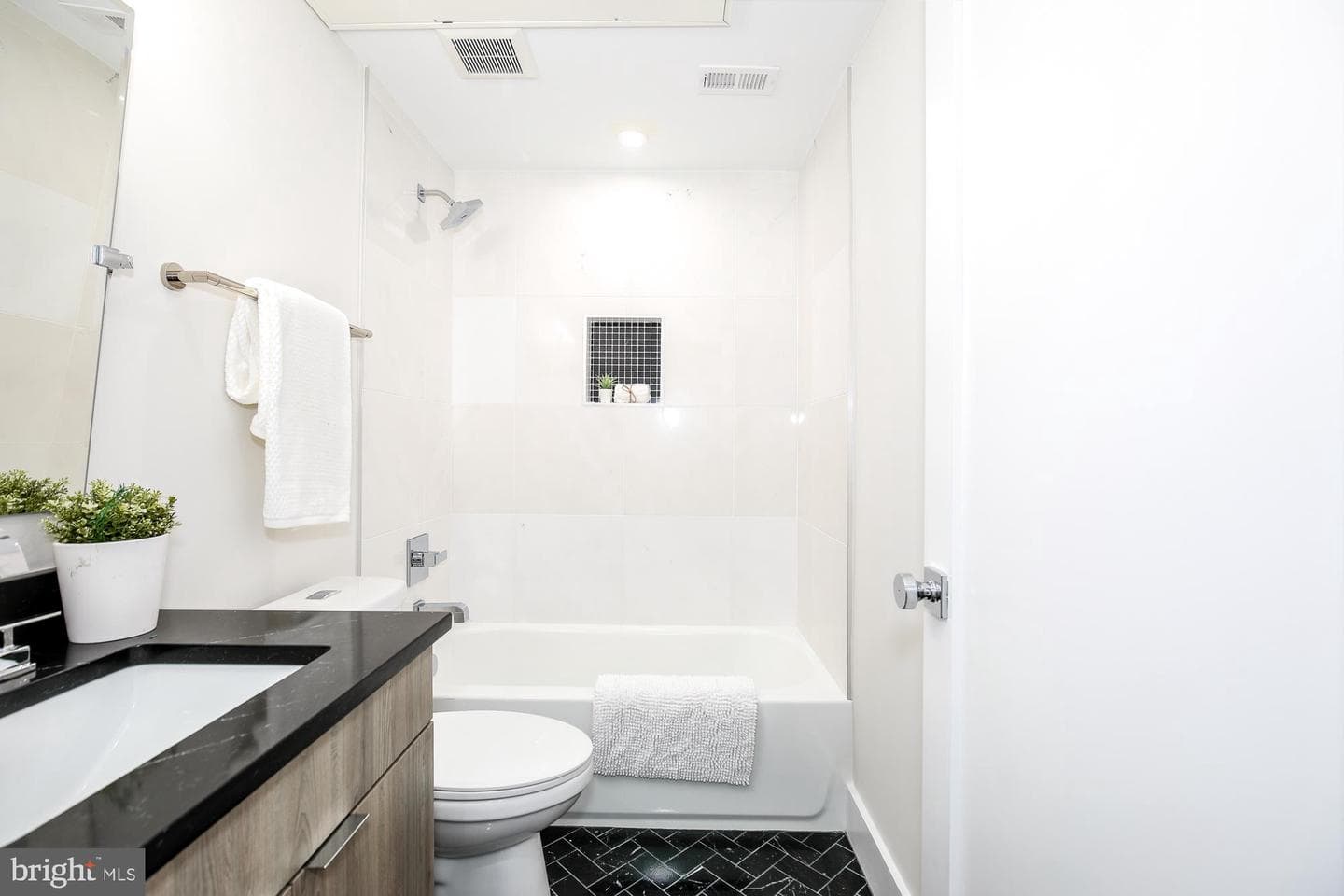 1421 Spring Road NW #iz-204 photo 9