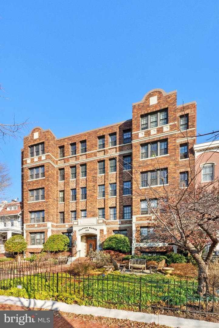 644 Massachusetts Avenue NE #406 photo 28
