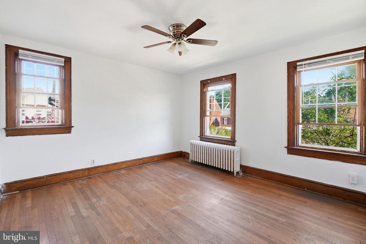 1927 Quincy Street NE photo 11