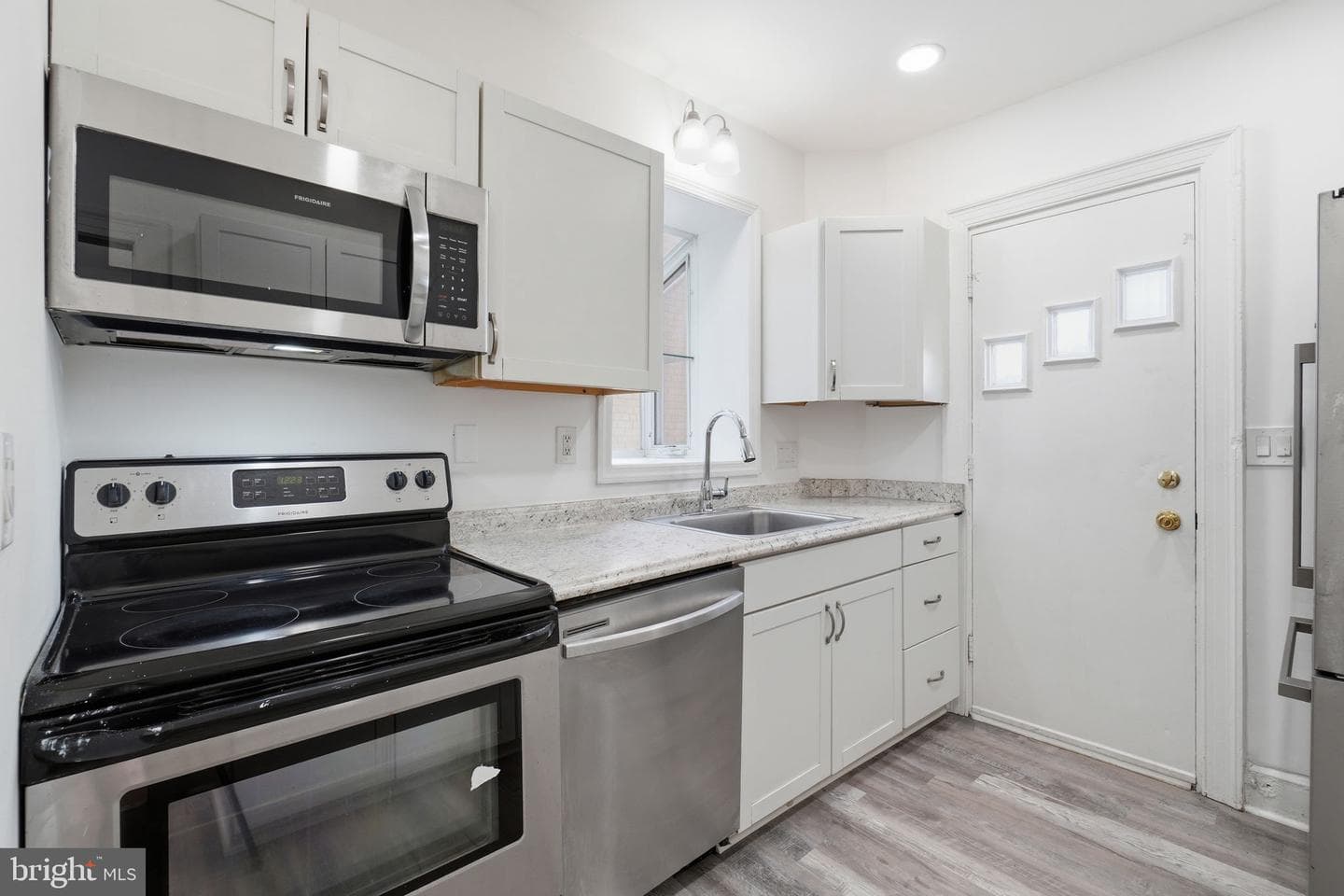 1927 Quincy Street NE photo 6