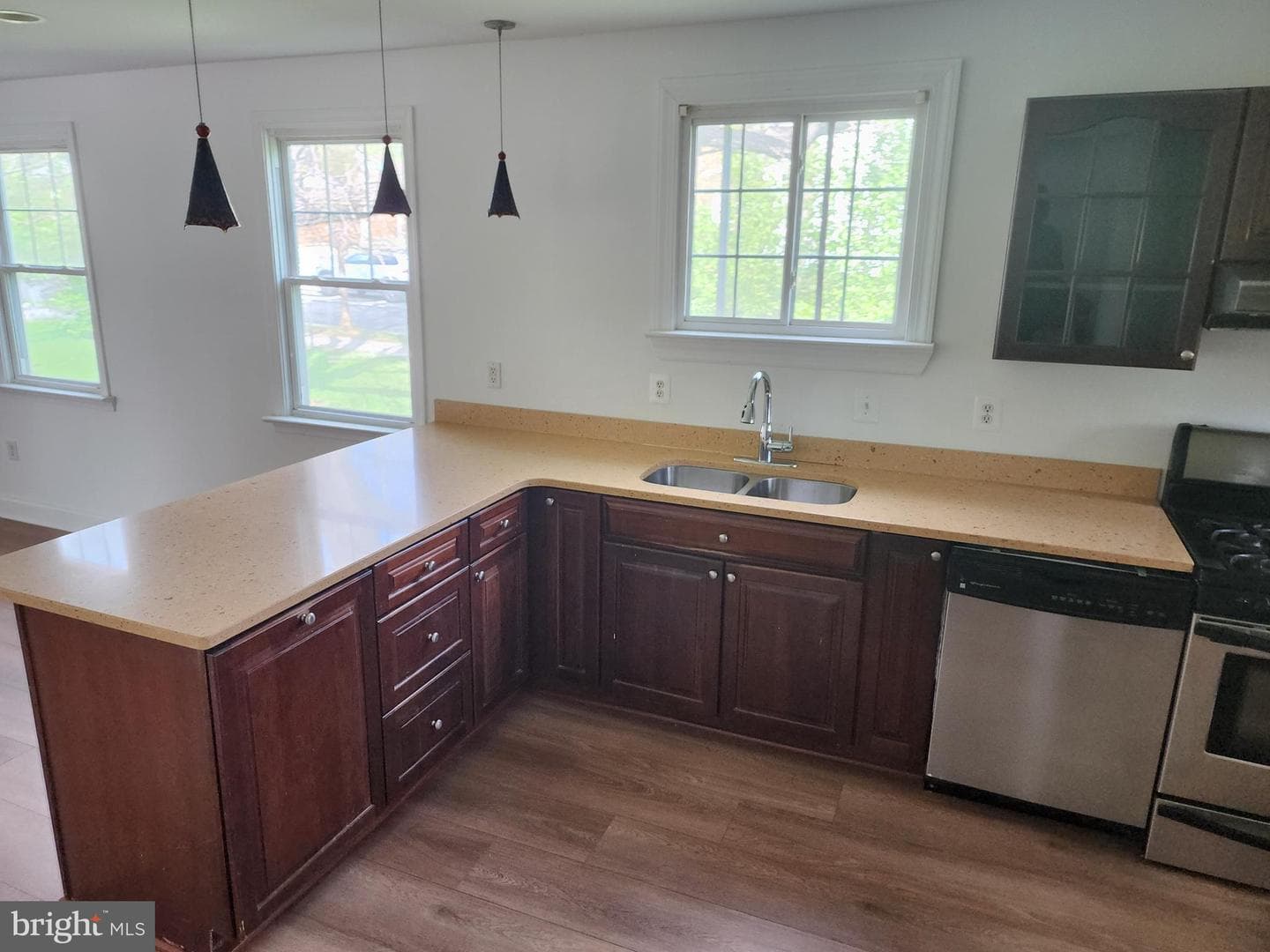 3047 Douglas Street NE photo 10
