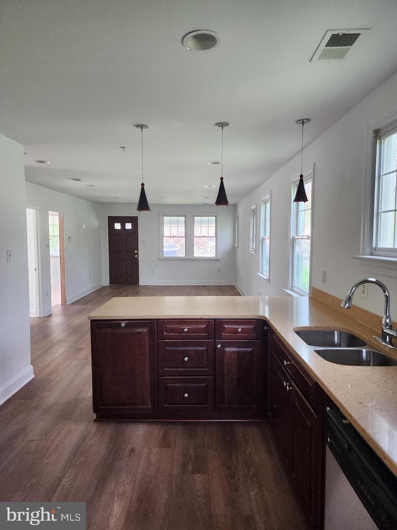 3047 Douglas Street NE photo 12