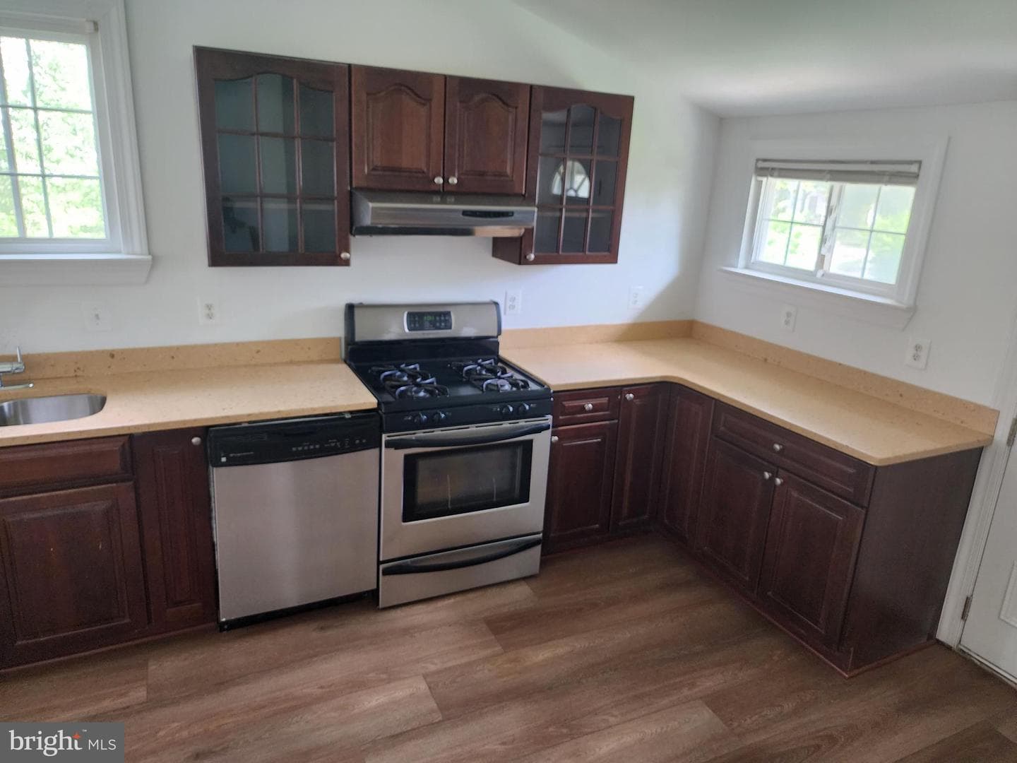 3047 Douglas Street NE photo 9