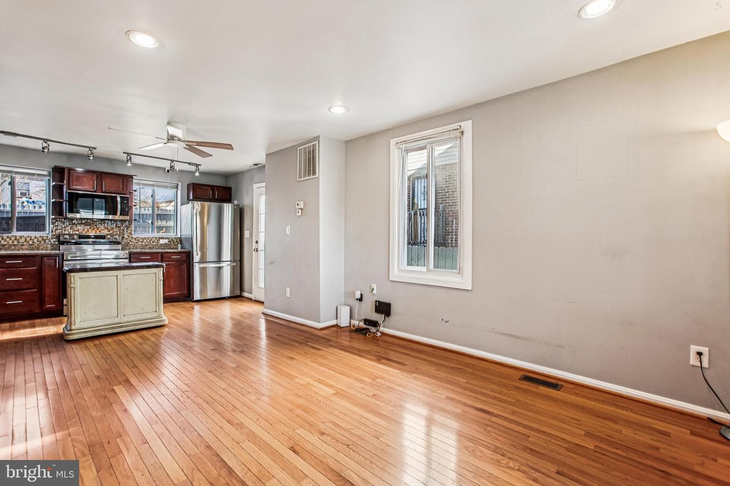 836 Division Avenue NE photo 10