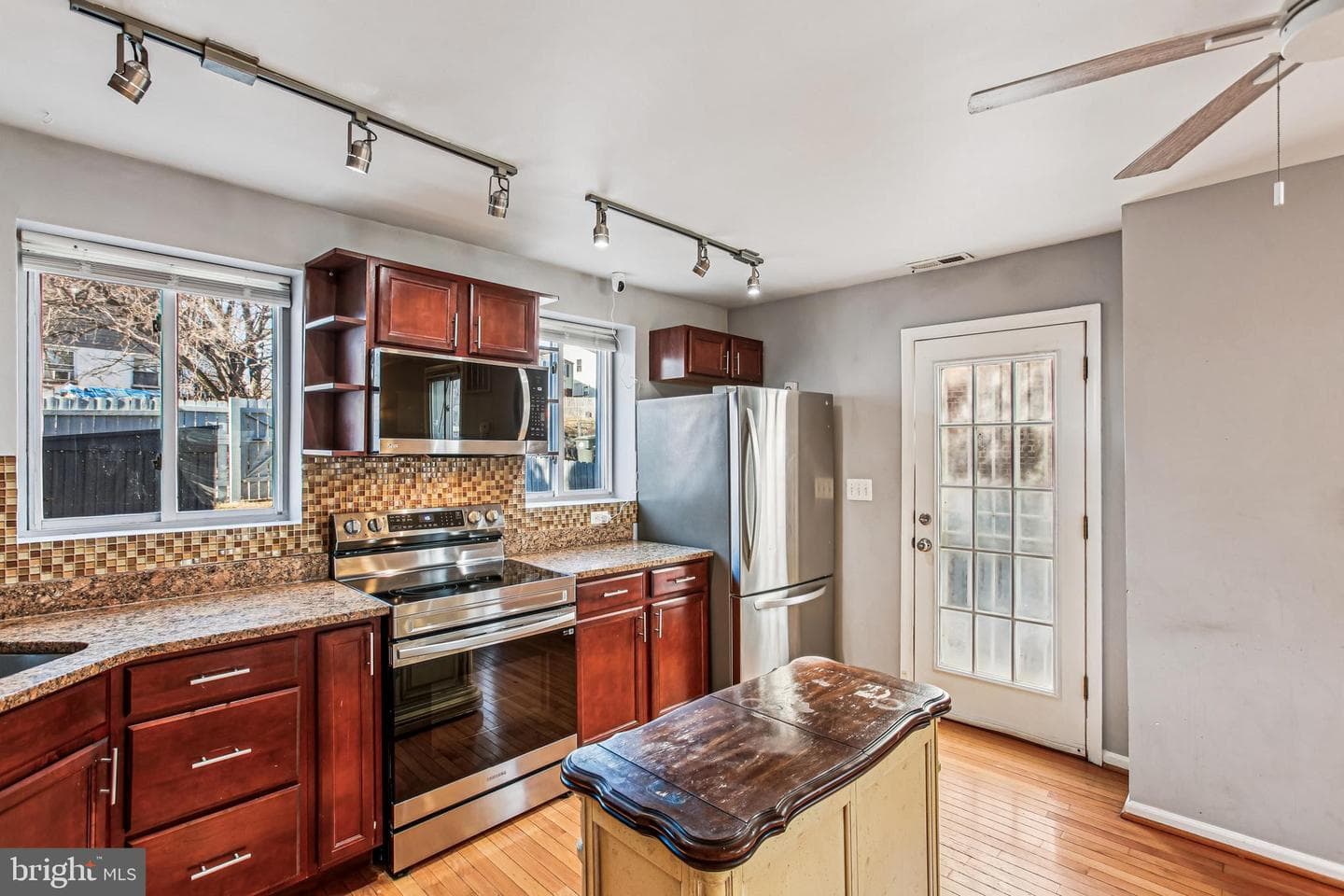 836 Division Avenue NE photo 13