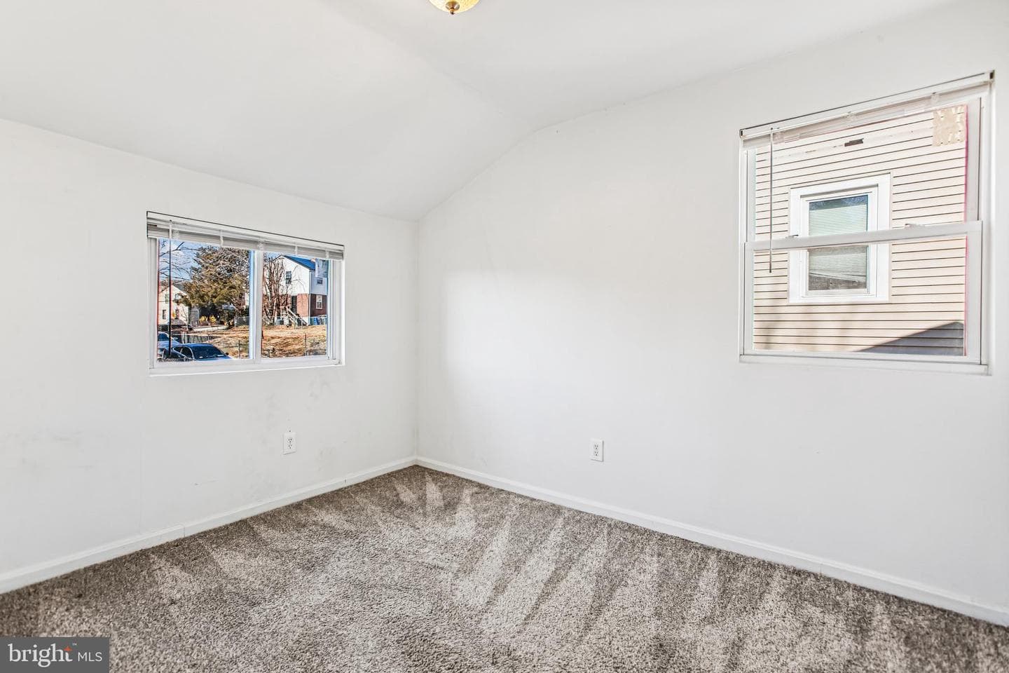 836 Division Avenue NE photo 19