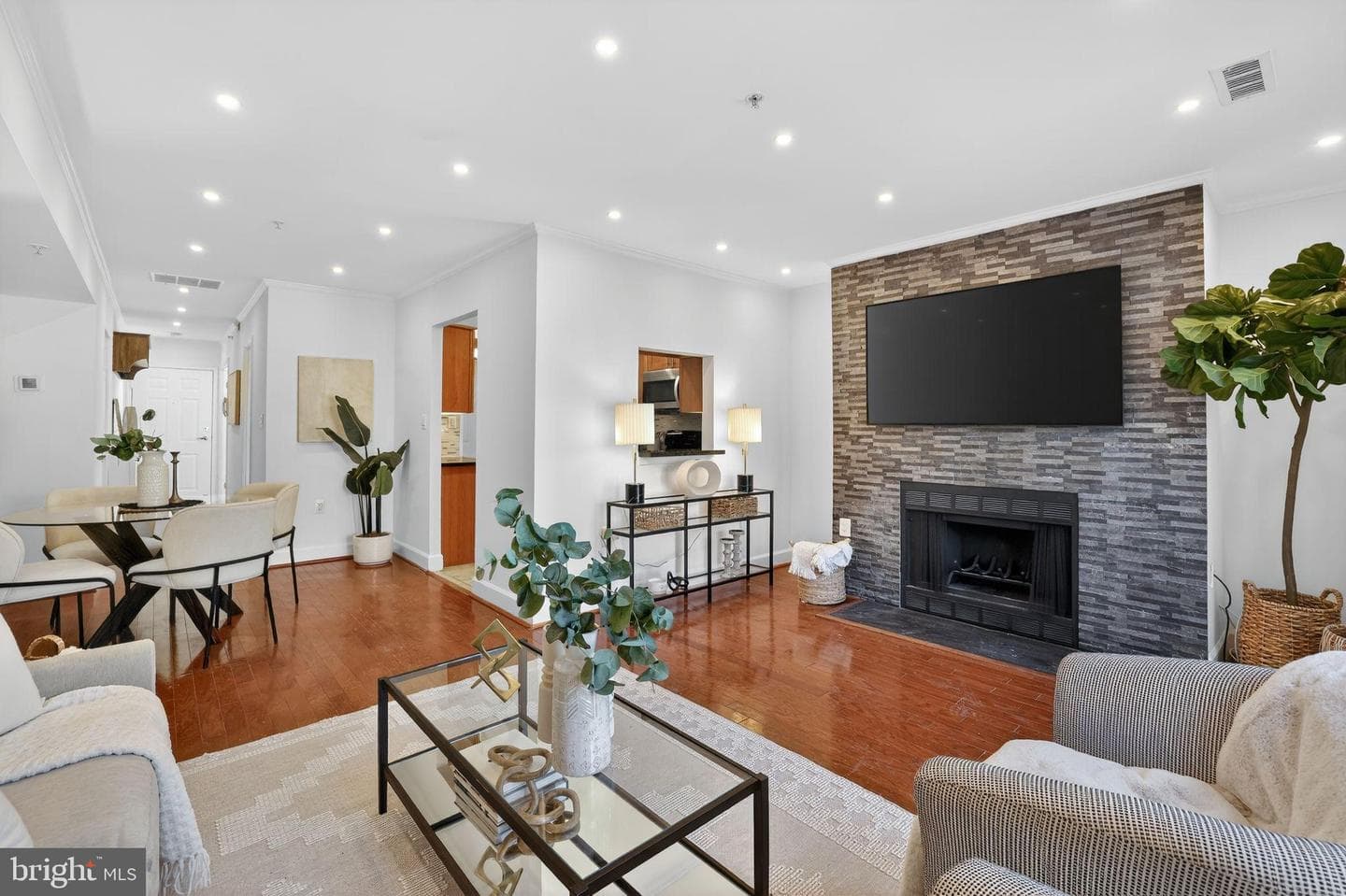 3805 Porter Street NW #201 photo 9