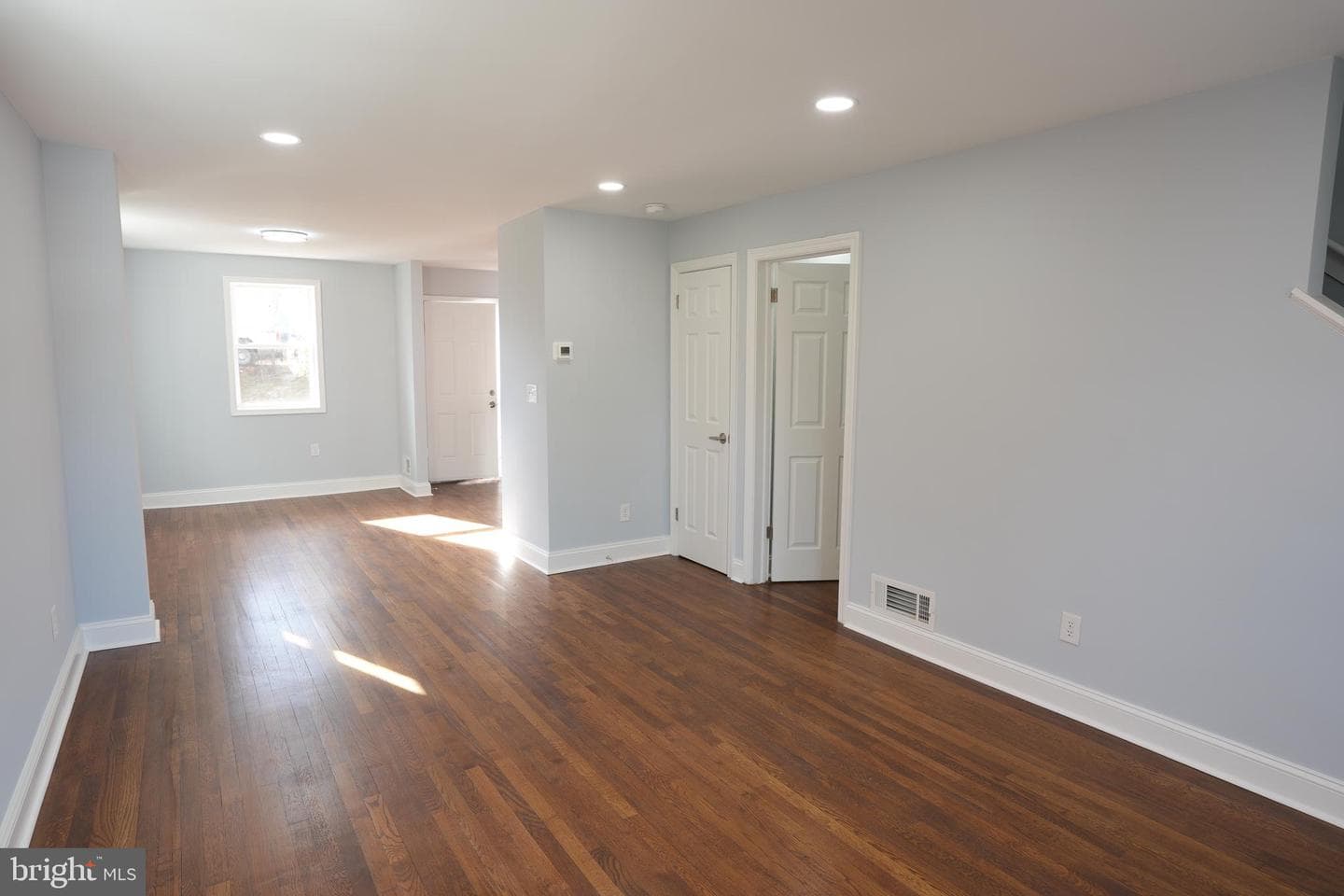164 Elmira Street SW photo 10