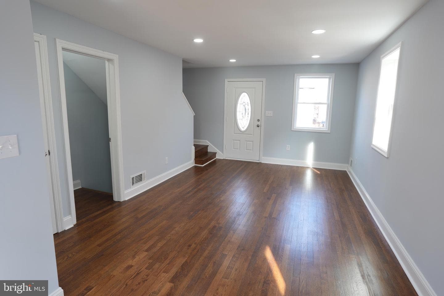 164 Elmira Street SW photo 11