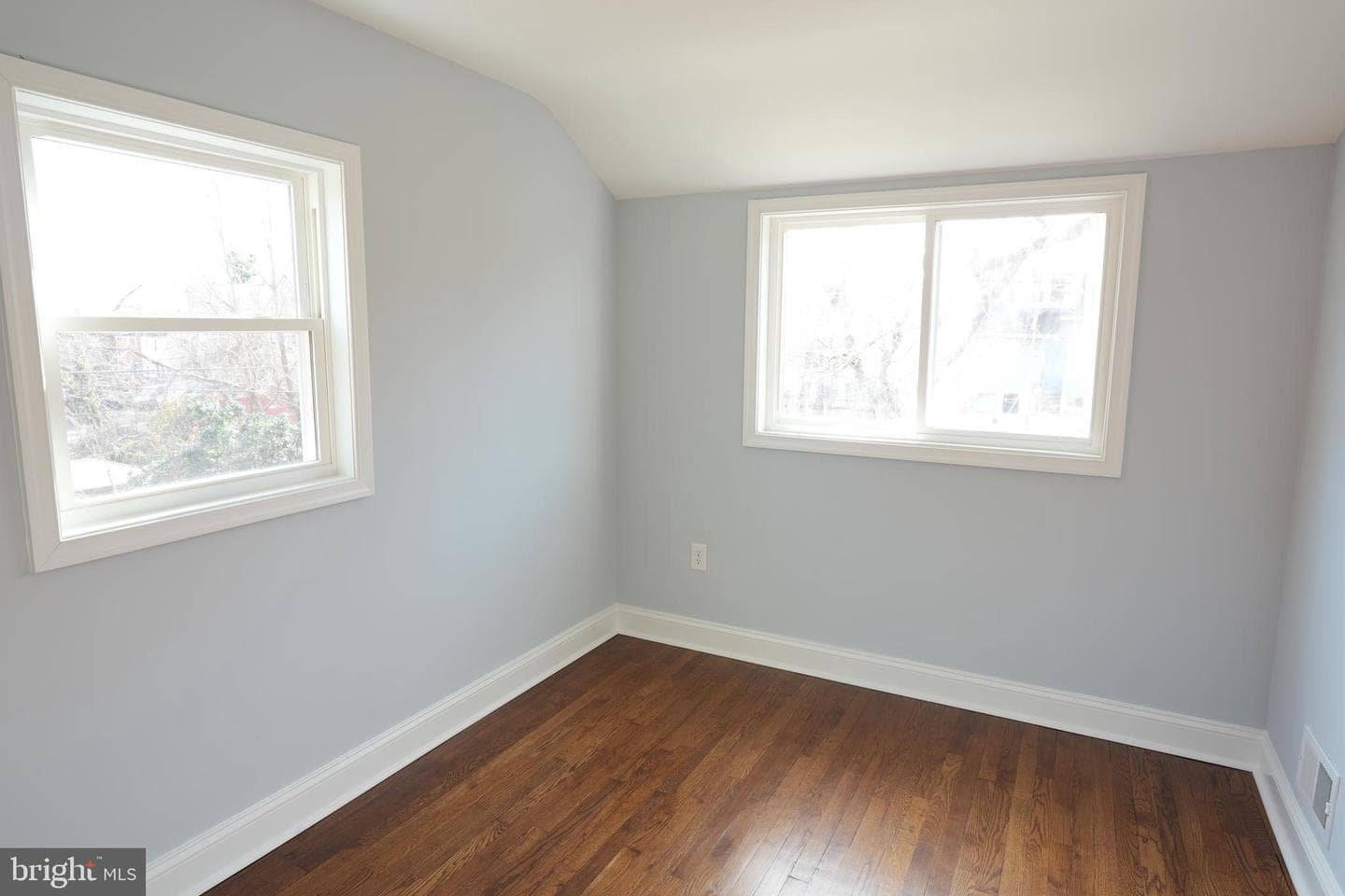 164 Elmira Street SW photo 15