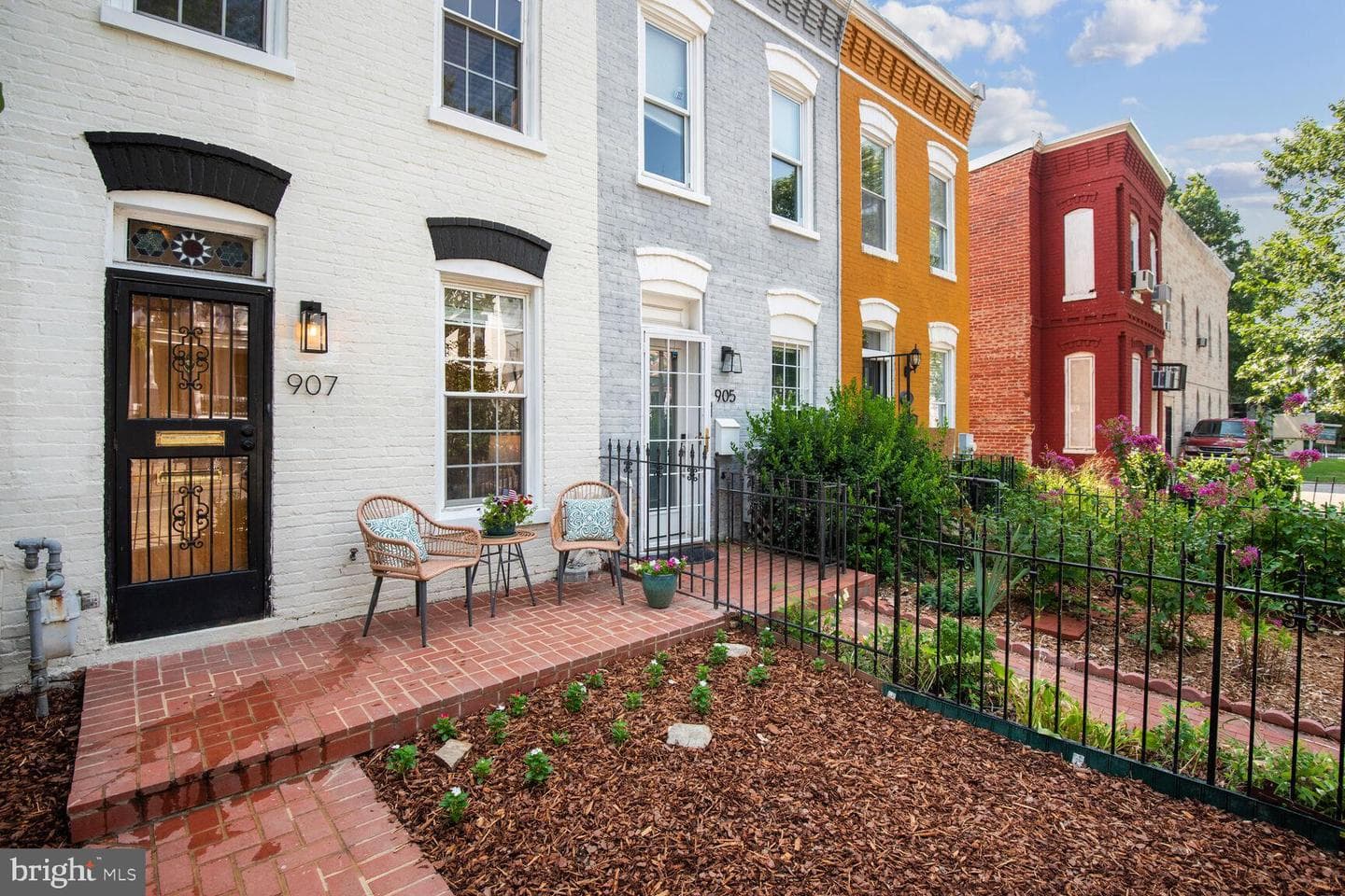 907 8th Street NE, Washington