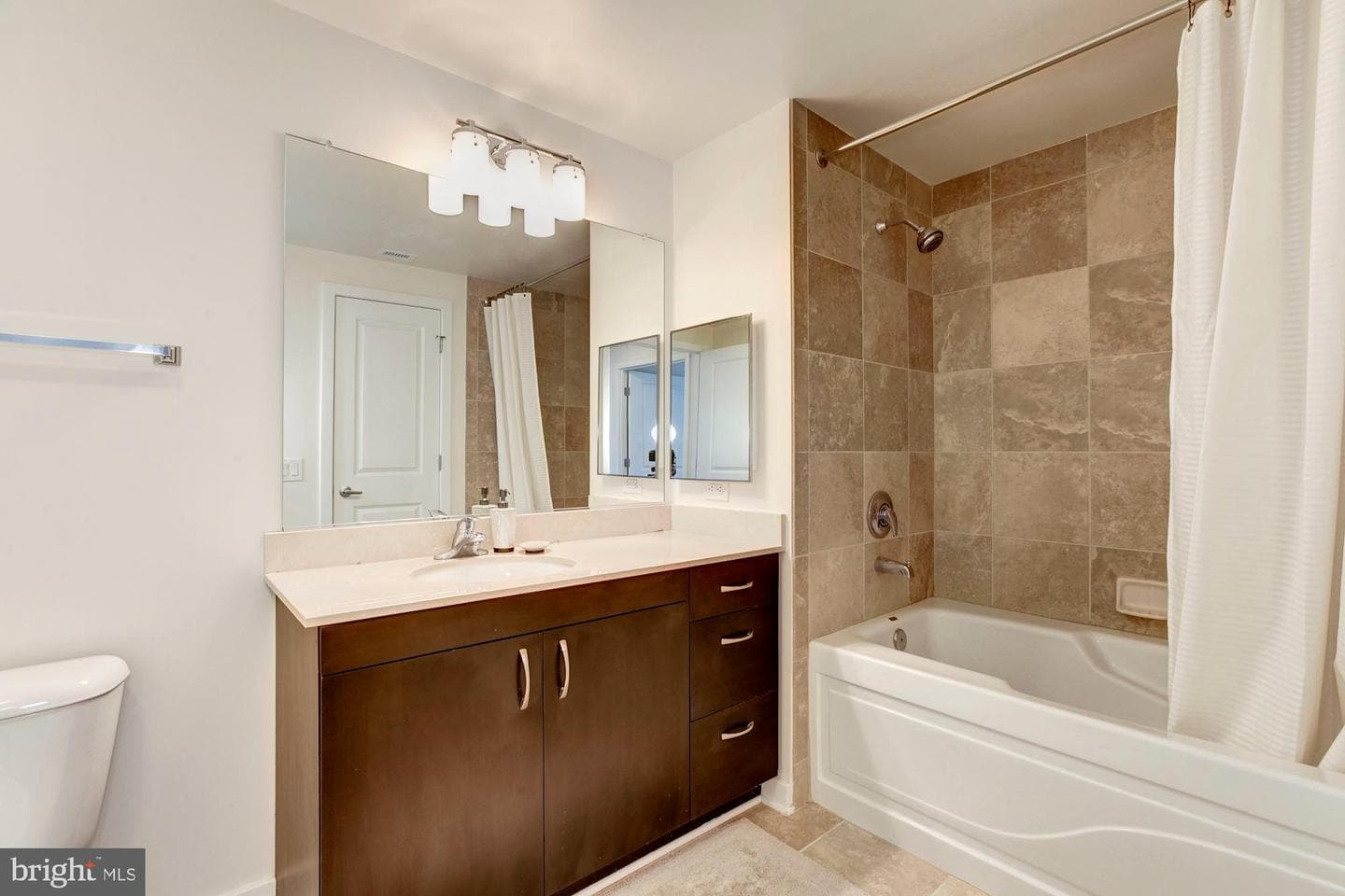 475 K Street NW #1105 photo 16