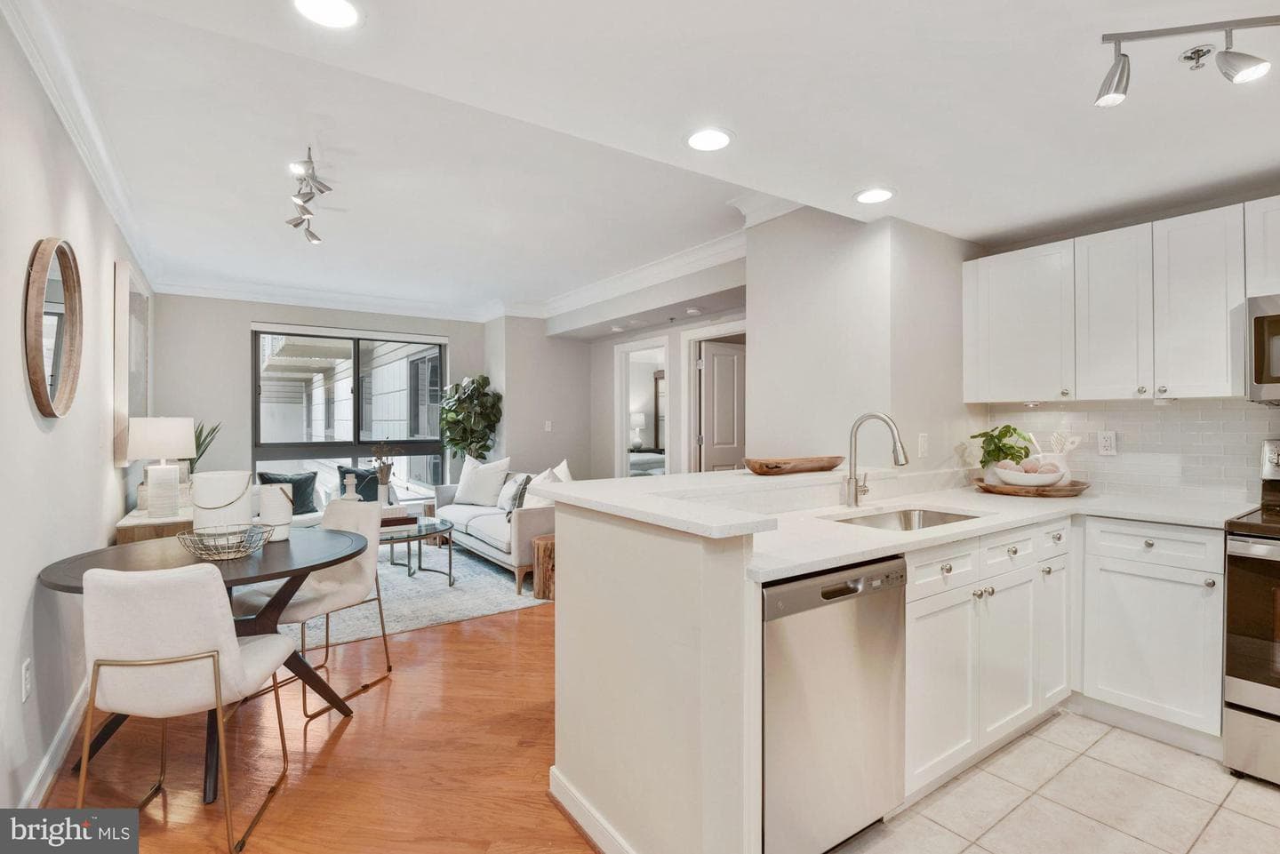 777 7th Street NW #1013 photo 3