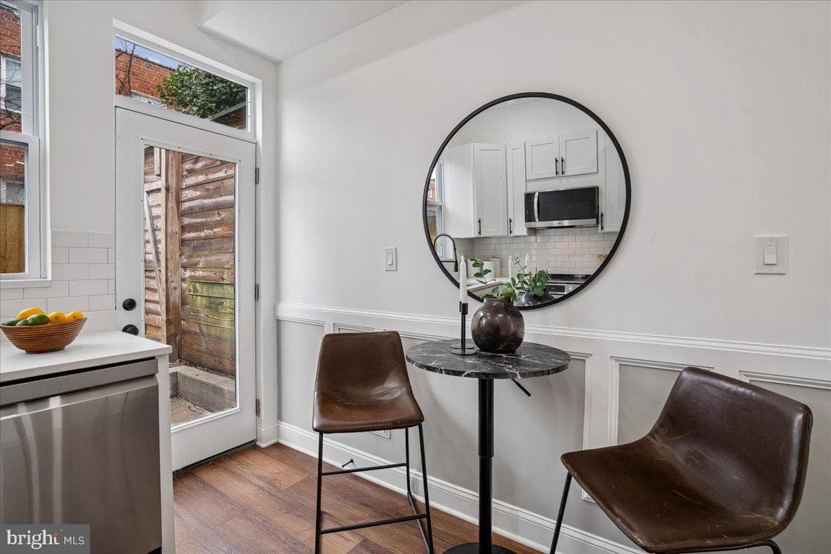 1538 Levis Street NE photo 15