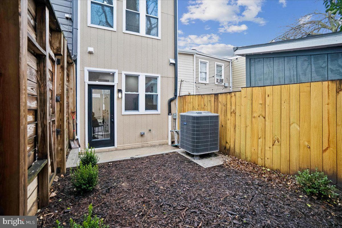 1538 Levis Street NE photo 39