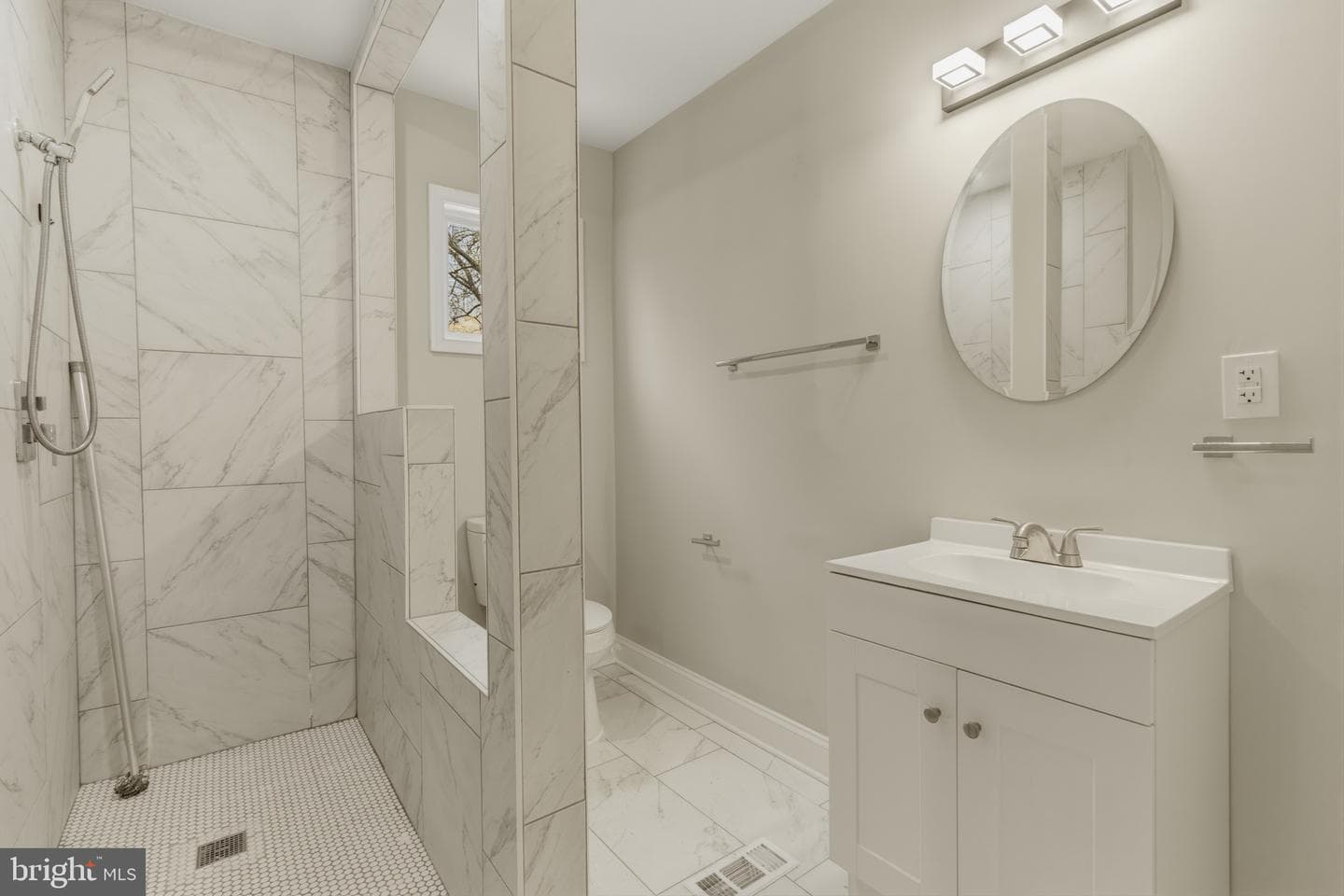 716 Croissant Place SE photo 34