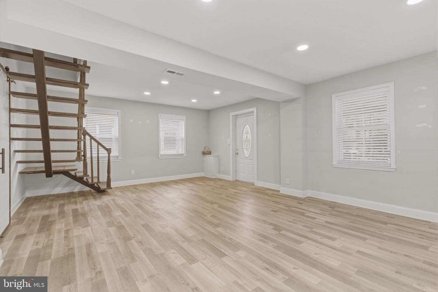 716 Croissant Place SE photo 9