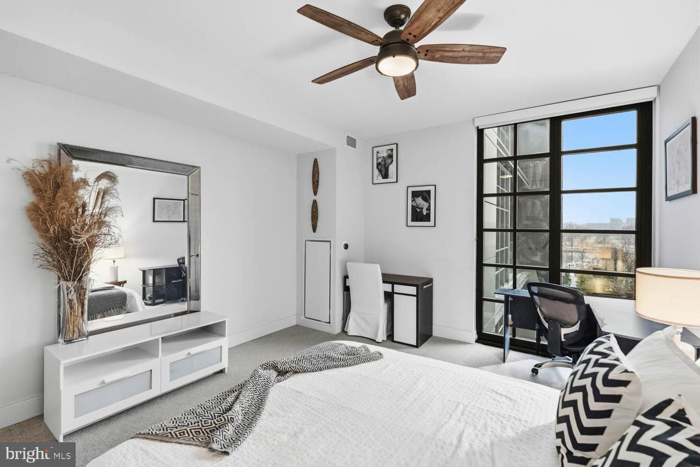 45 Sutton Square SW #403 photo 30