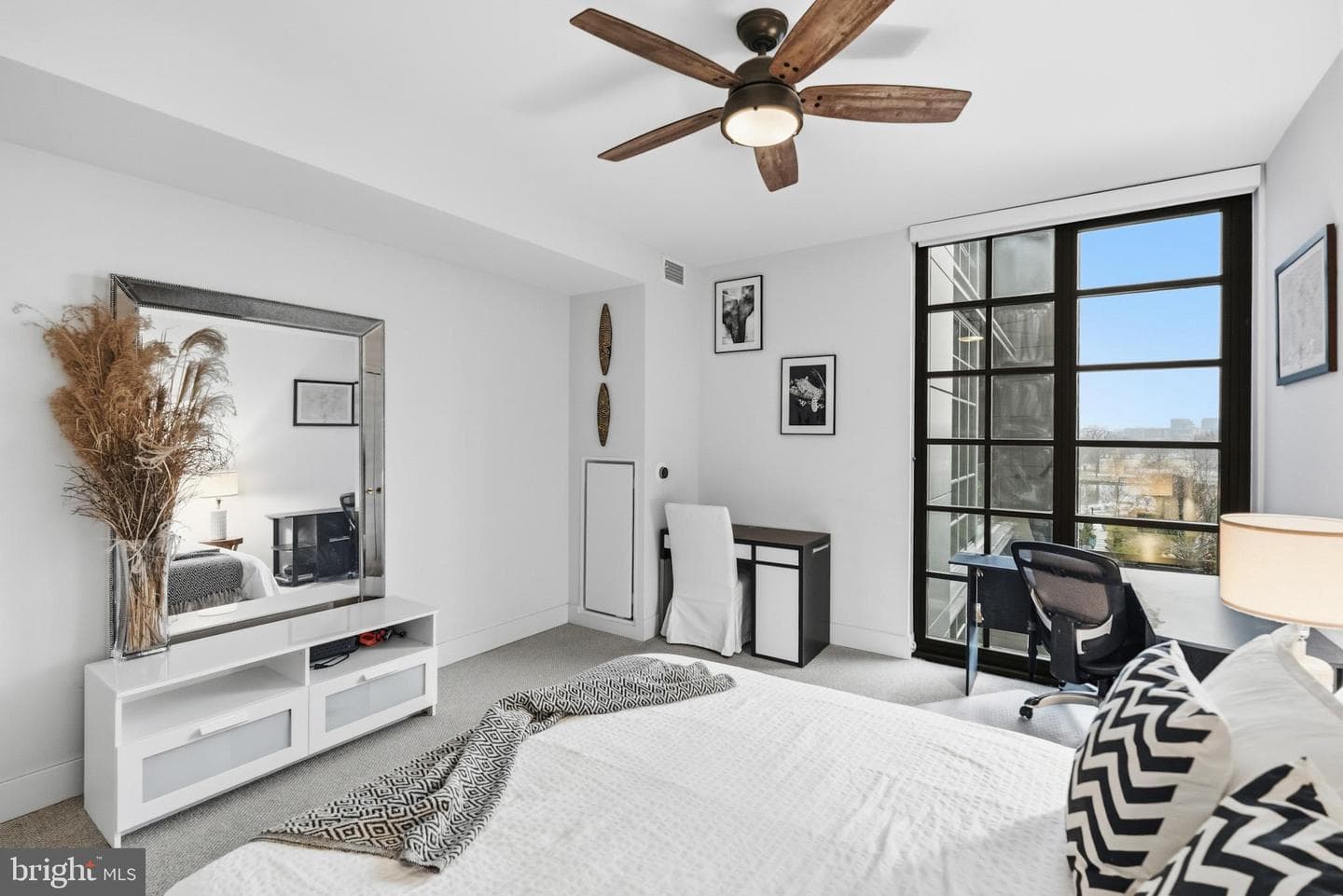 45 Sutton Square SW #403 photo 33