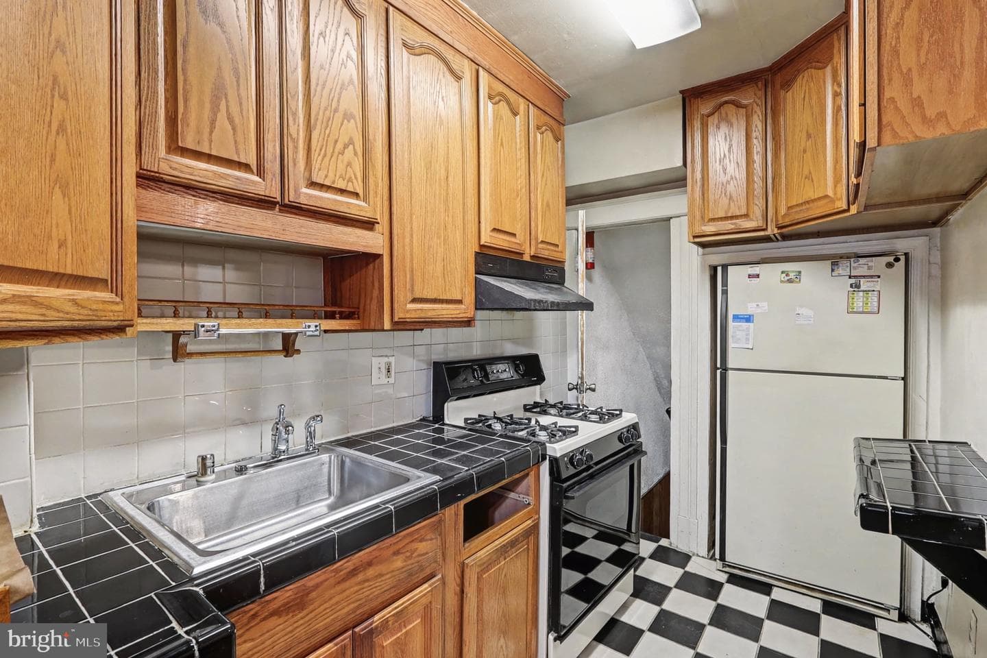 637 Hamilton Street NW photo 12