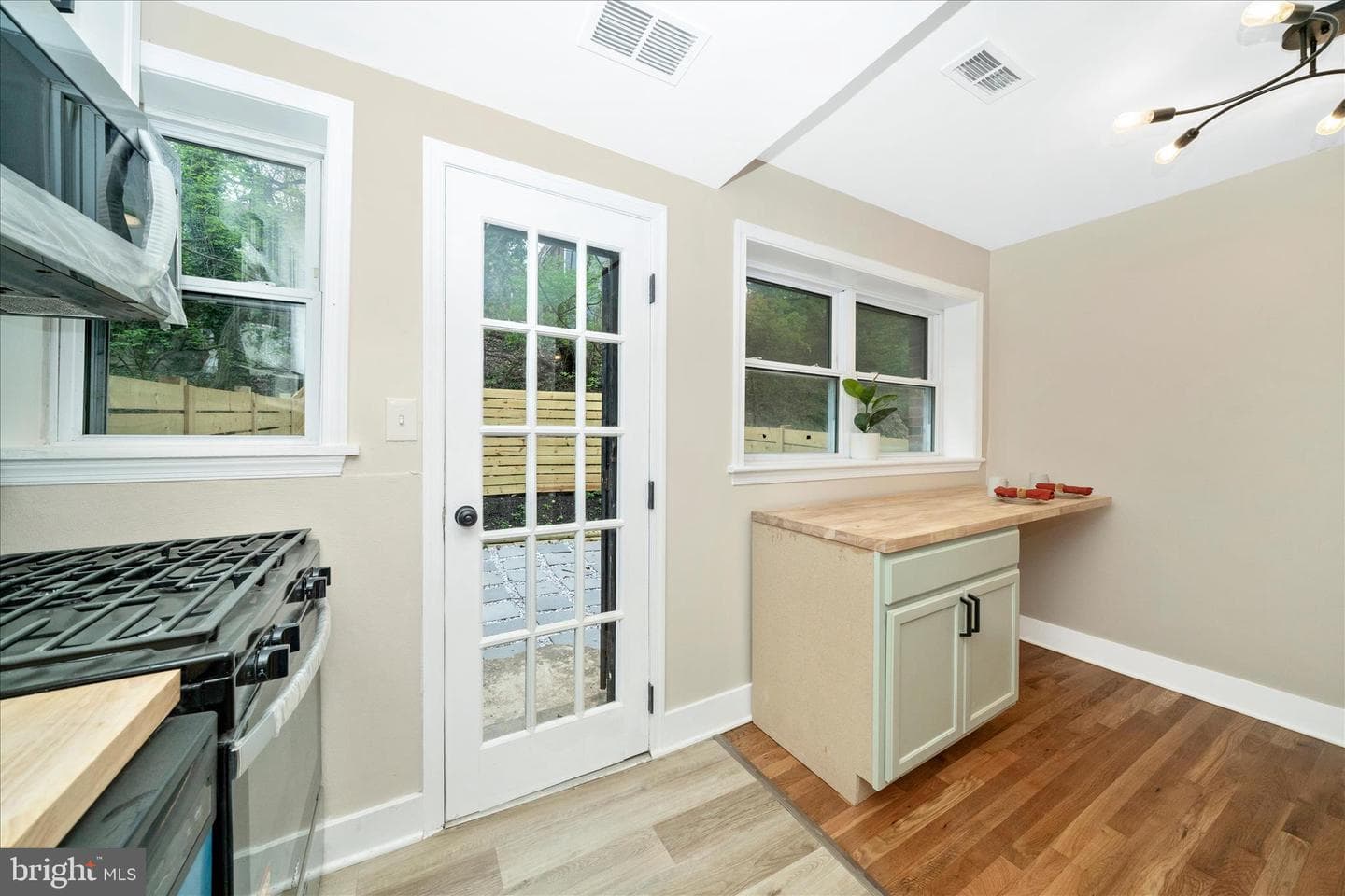 5045 Sheriff Road NE photo 13