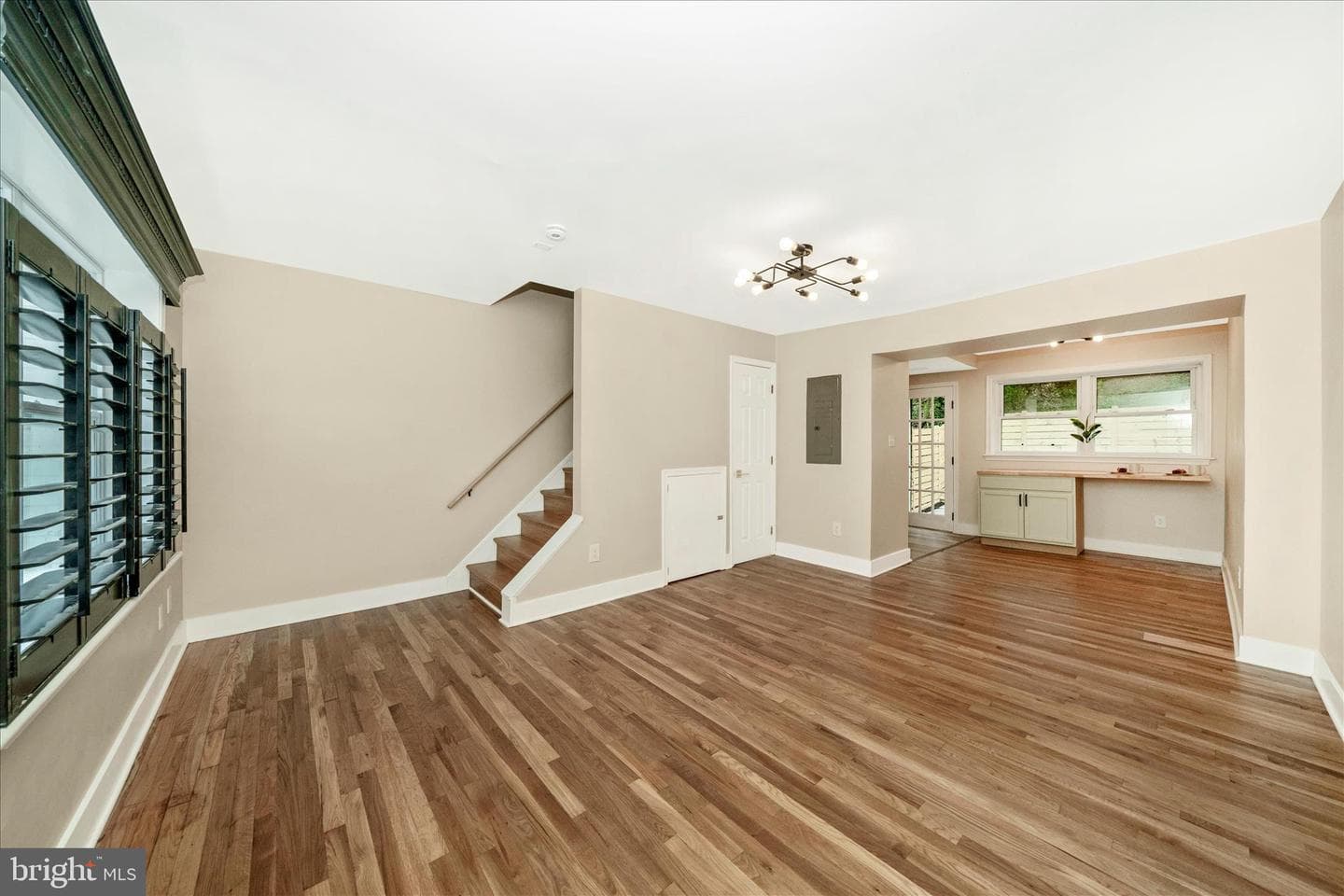 5045 Sheriff Road NE, Washington