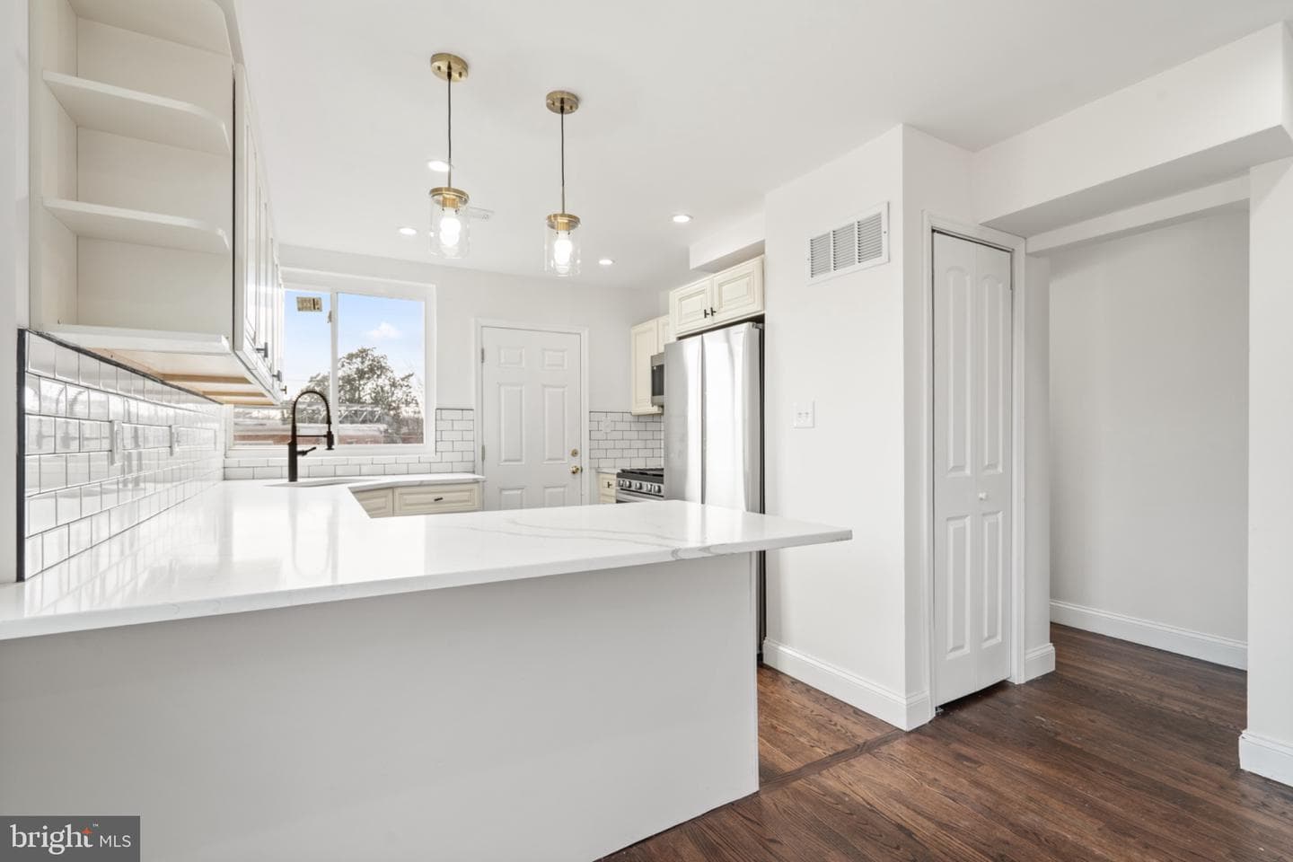 1261 Gallatin Street NE photo 8