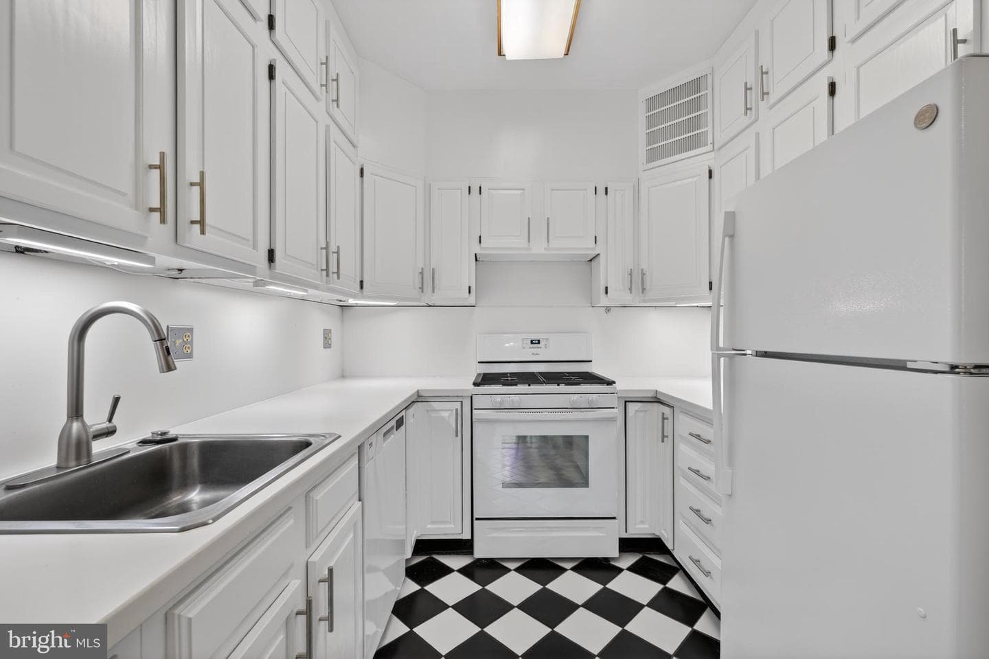 4000 Cathedral Avenue NW #406b photo 15