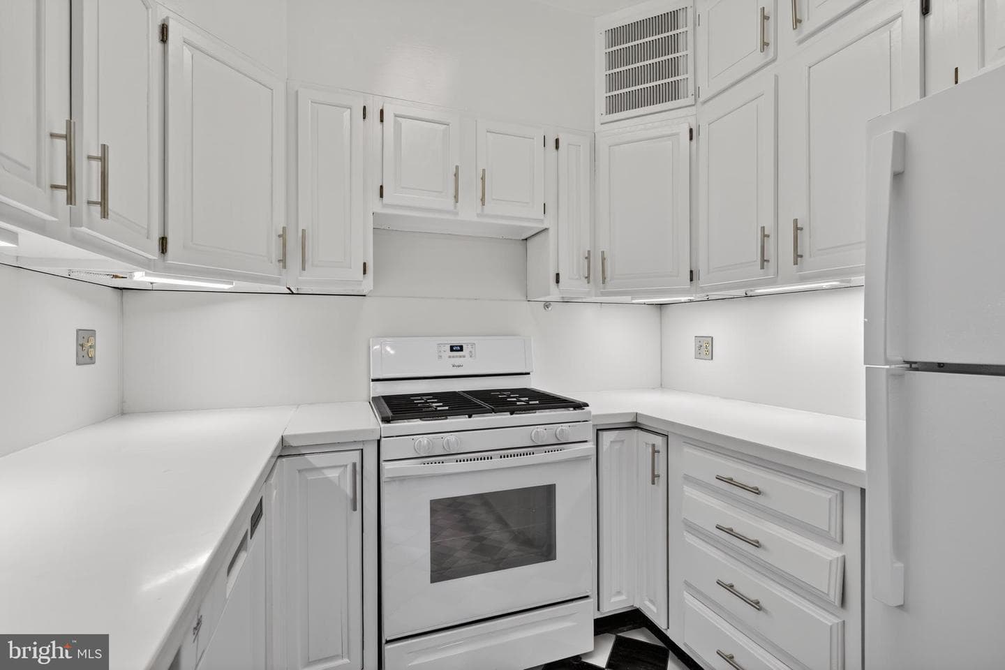 4000 Cathedral Avenue NW #406b photo 17