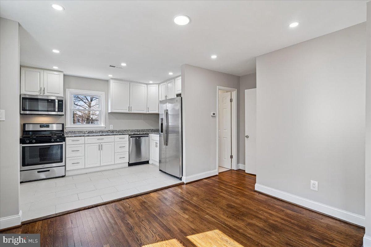 725 Croissant Place SE photo 11