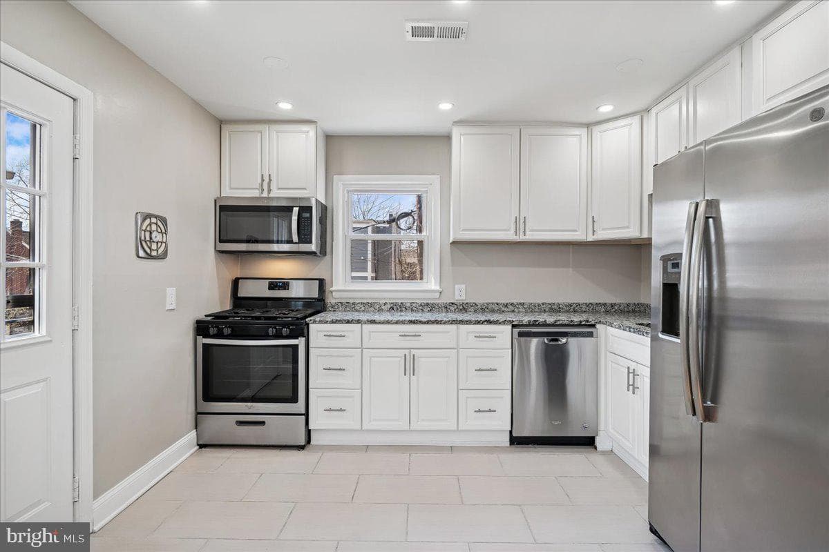 725 Croissant Place SE photo 13