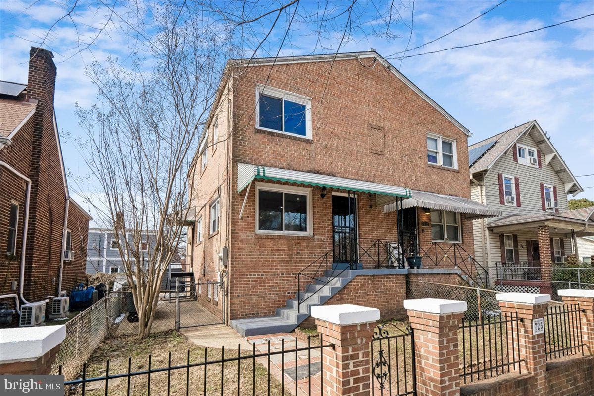 725 Croissant Place SE photo 2